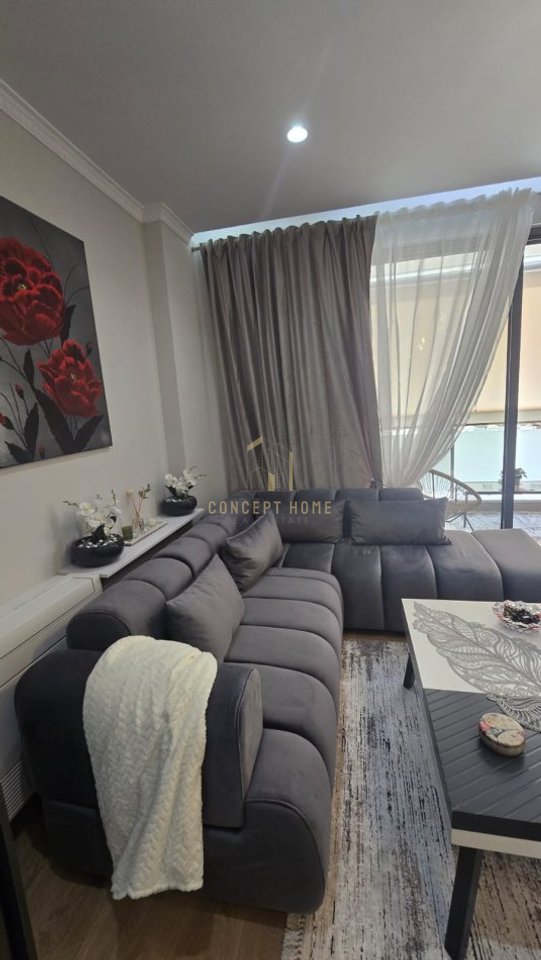 Jepet me qera apartament 2+1 Te 21 Dhjetori