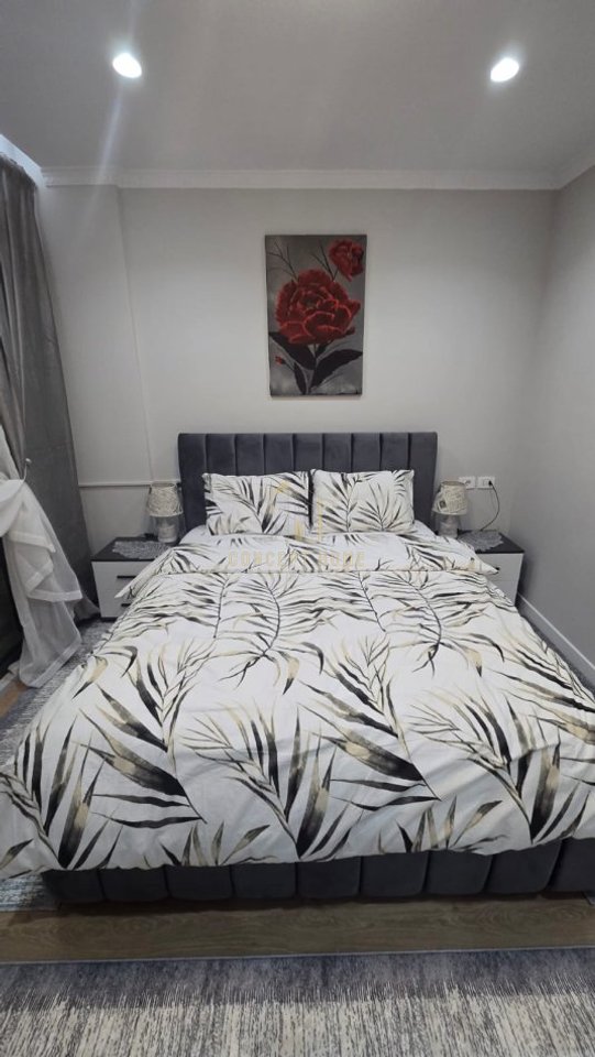Jepet me qera apartament 2+1 Te 21 Dhjetori