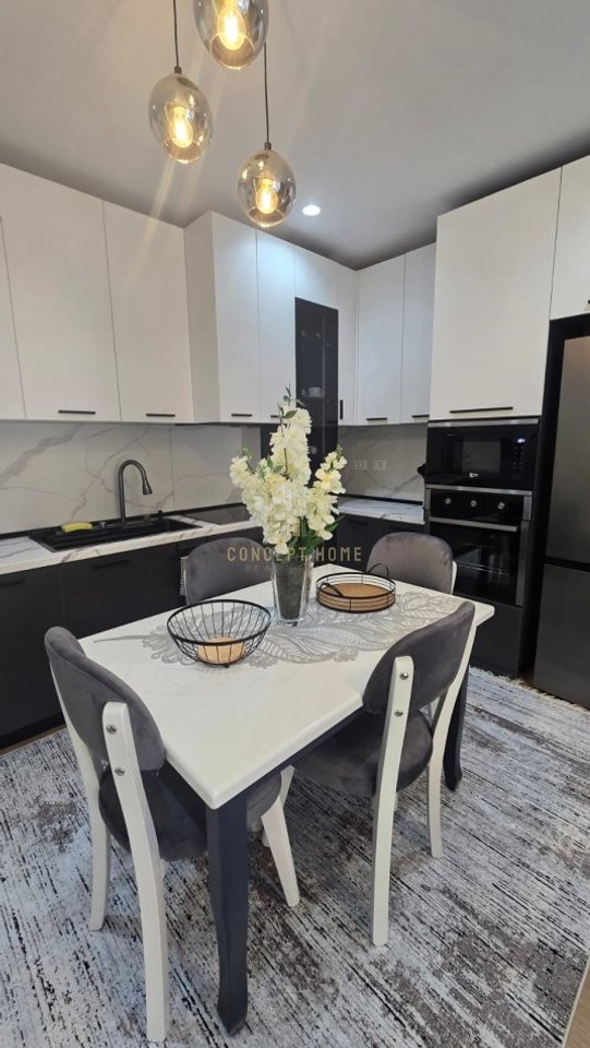 Jepet me qera apartament 2+1 Te 21 Dhjetori
