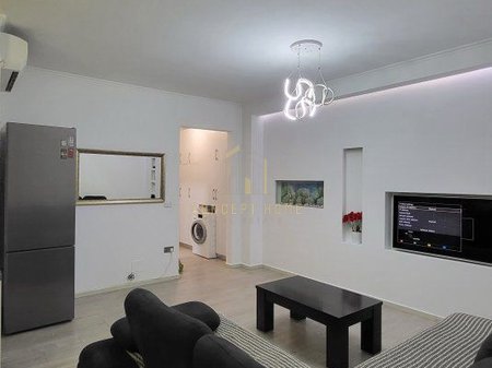 Jepet me qera Apartament 2+1 prane Kopshtit Zoologjik