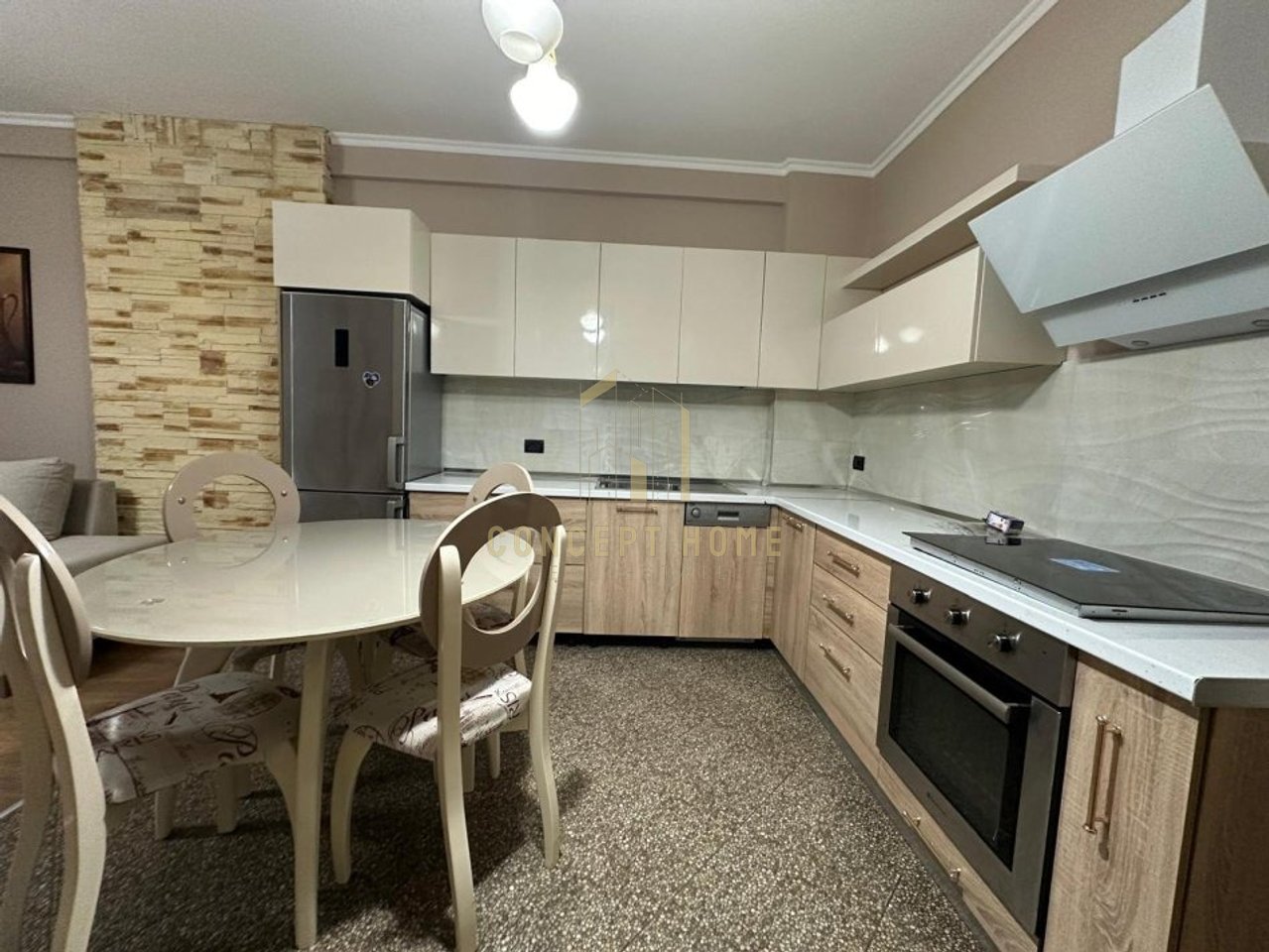 Shitet apartament 2+1 ne Astir