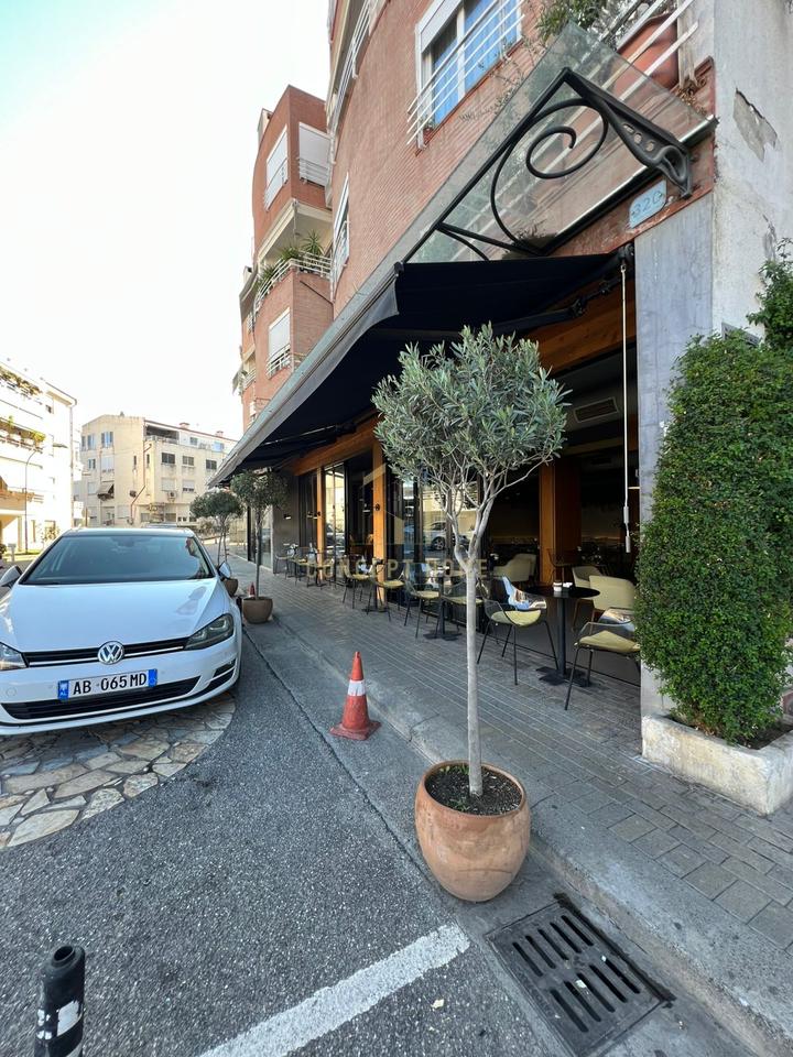 Negozio in vendita a Kodra e Diellit 1