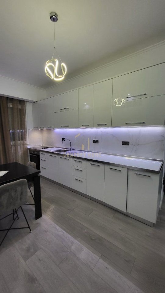 Jepet me qera Apartament 2+1 prane Kopshtit Zoologjik
