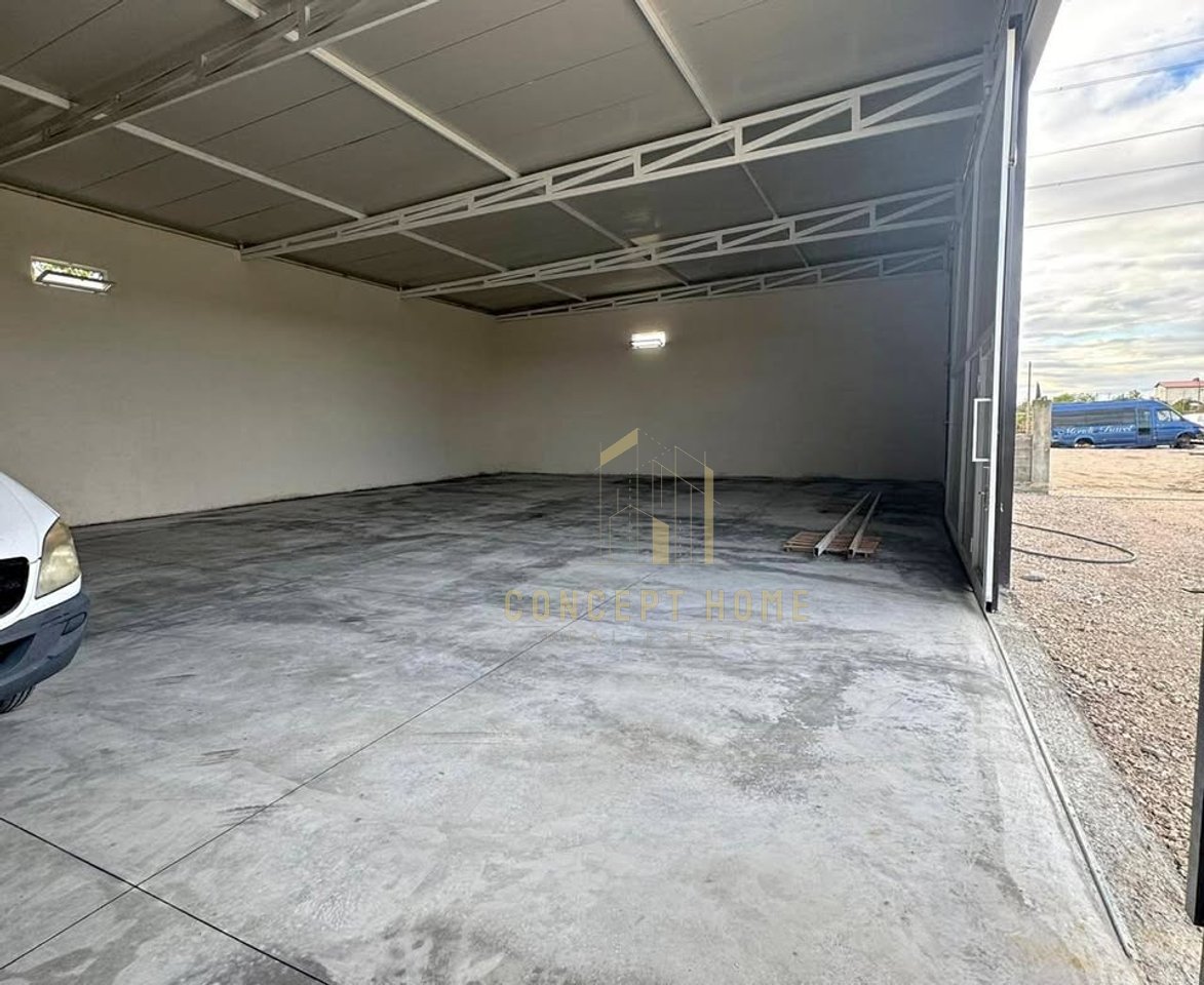 Shop for rent in Kamez