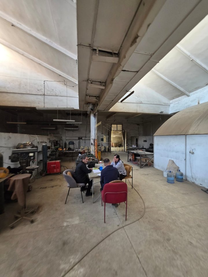 Jepet me qera ambient biznesi në zonën e Kombinatit