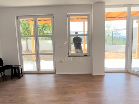 Jepet me qera super apartament 2+1+2+garderobe ne Linze