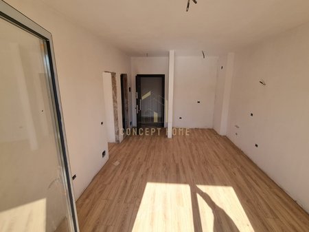 1+1 apartment for sale in Kamez