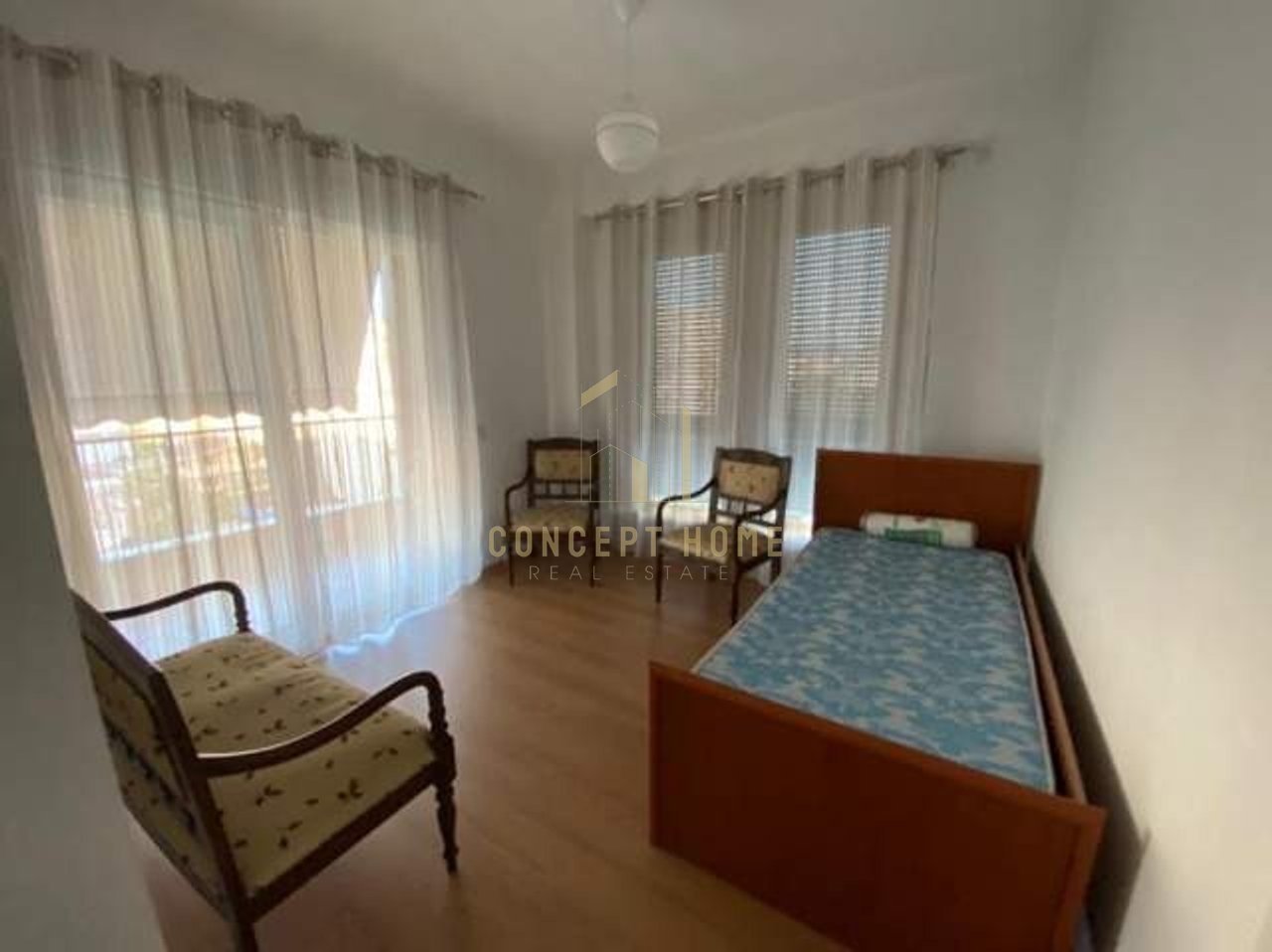 Jepet me qera apartament 3+1 ne Rrugen 5 Maj