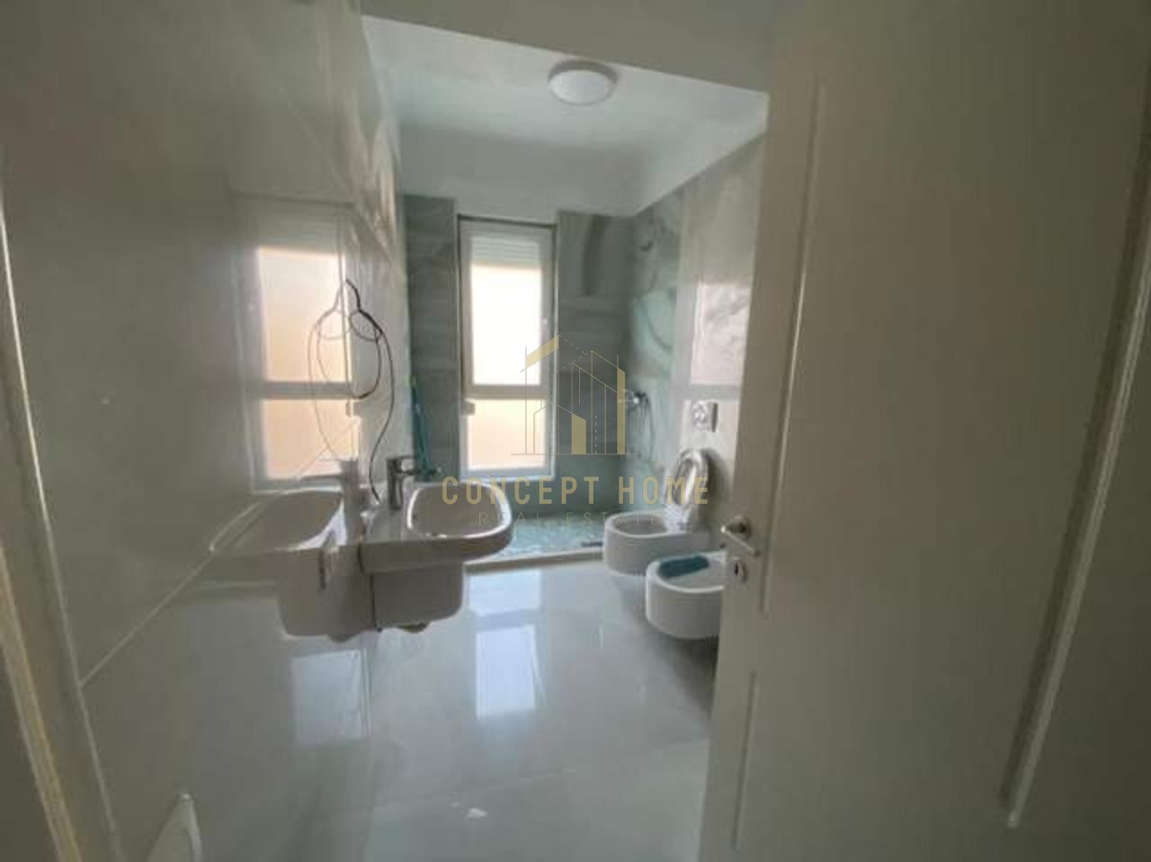 Jepet me qera apartament 3+1 ne Rrugen 5 Maj