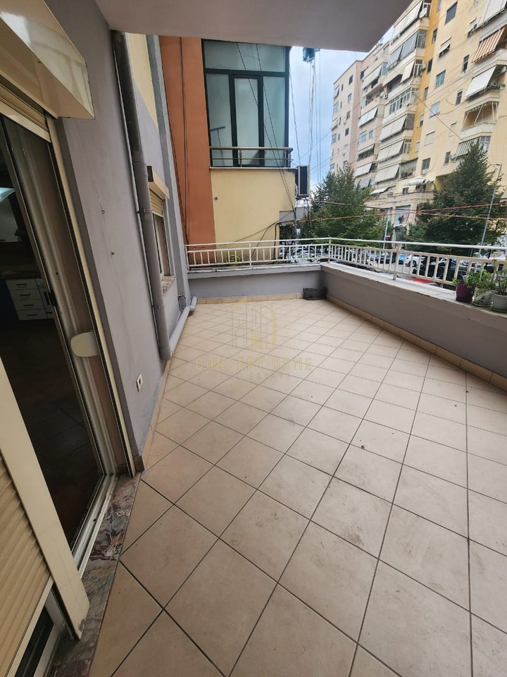 Apartment 3+1+2 for Sale in Komuna Parisit