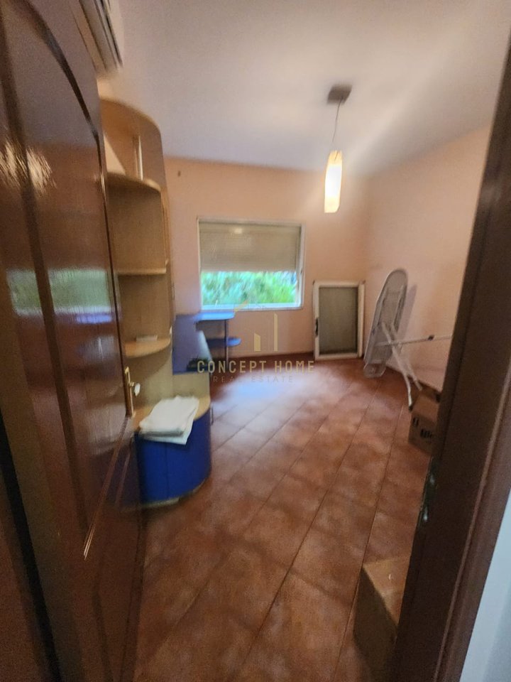 Apartment 3+1+2 for Sale in Komuna Parisit