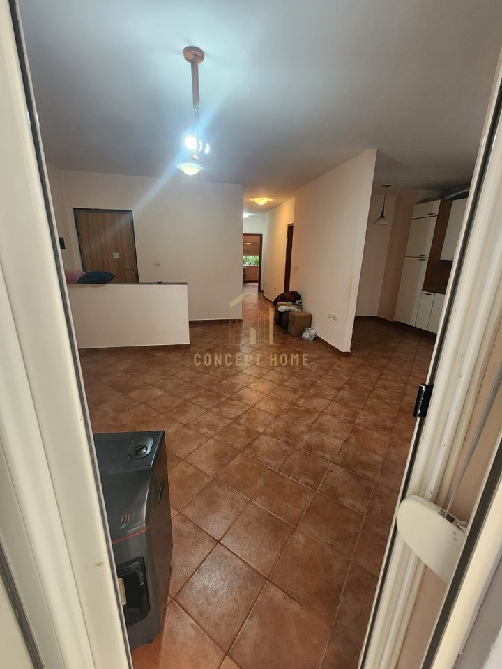 Apartment 3+1+2 for Sale in Komuna Parisit
