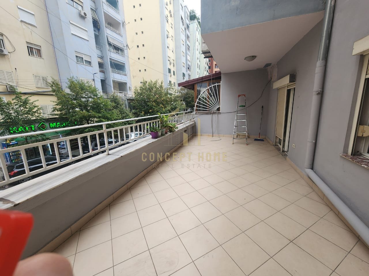 Apartment 3+1+2 for Sale in Komuna Parisit