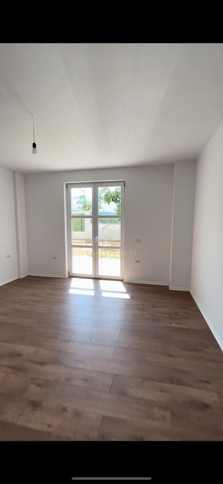 Jepet me qera super apartament 2+1+2+garderobe ne Linze