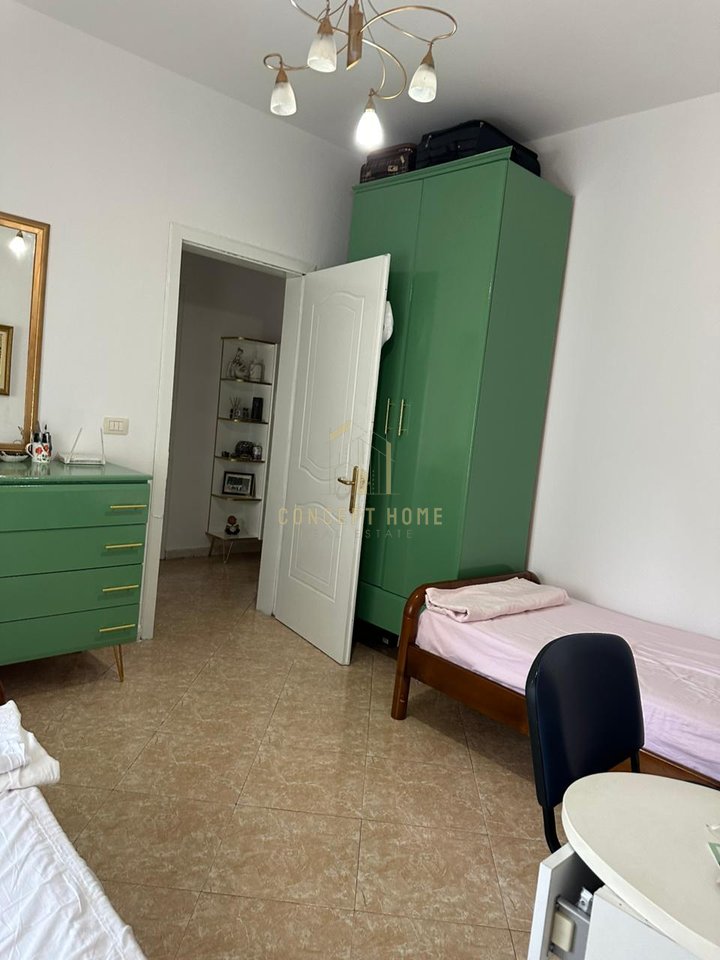 Jepet me qera apartment 2+1 tek Komuna Parisit