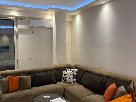 Shitet Apartament ne Astir