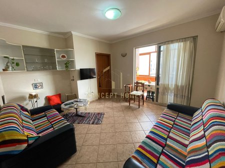 Jepet me qera apartamenti  1+1 Qender
Kati 6 ( me ashensor)