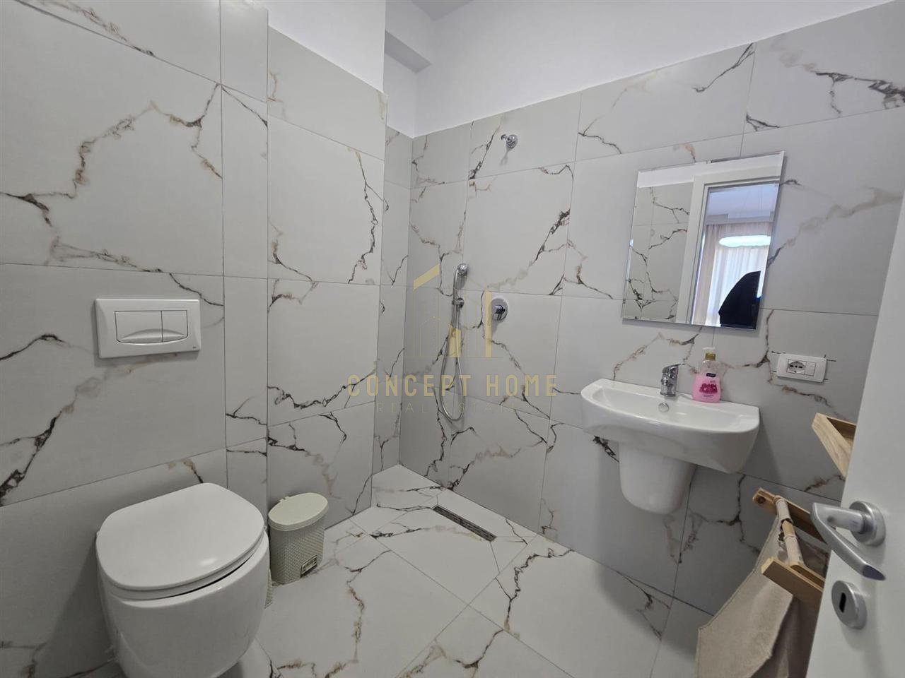 Jepet me qera Apartament 2+1+2 ne Astir