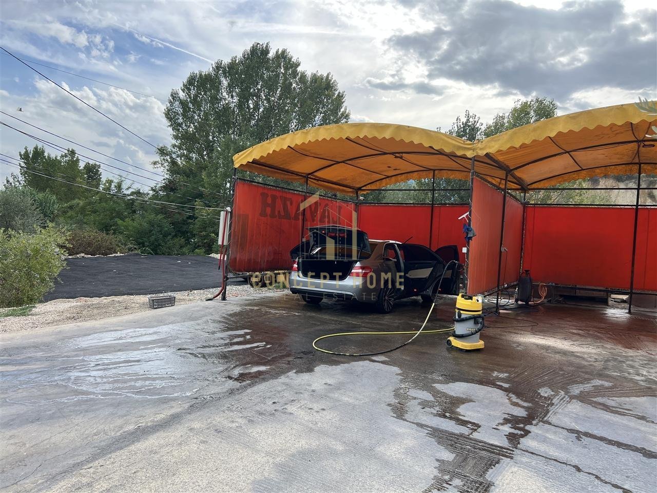 Autolavaggio in affitto nella zona di Mezezi, vicino a Top Channel.