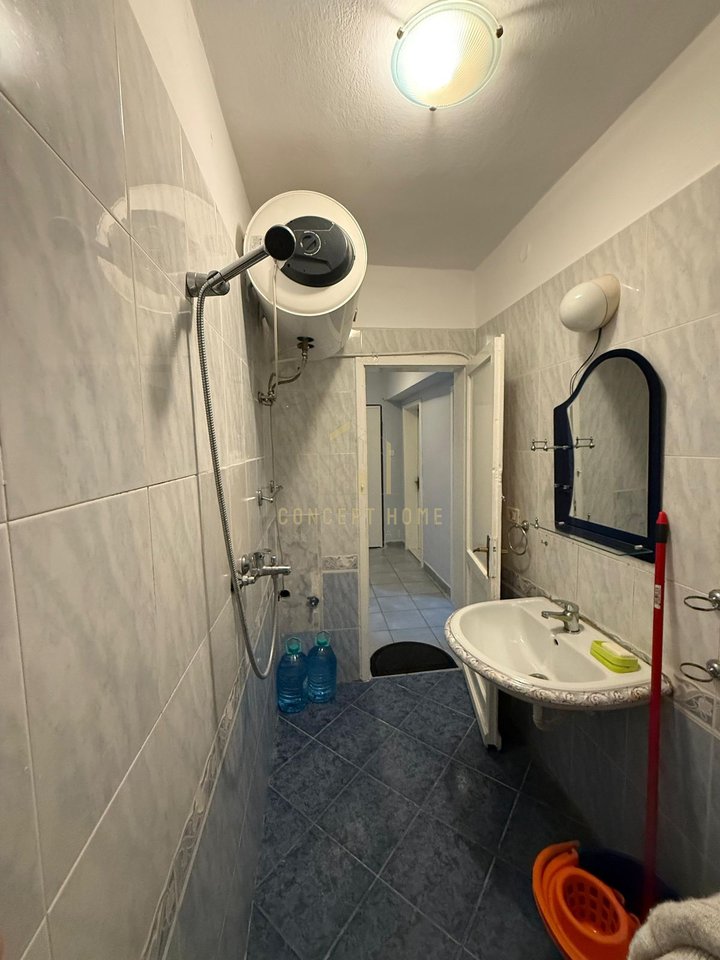 Jepet me qera Apatament 1+1 Tregu elektrik