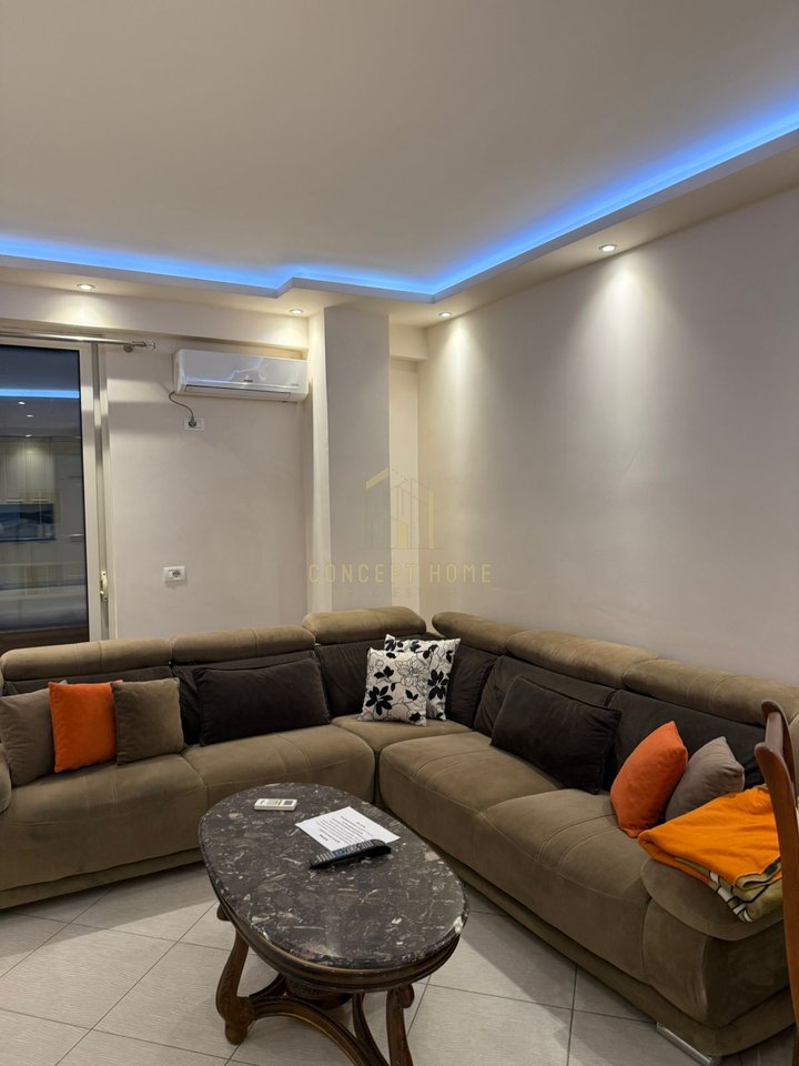 Shitet Apartament ne Astir
