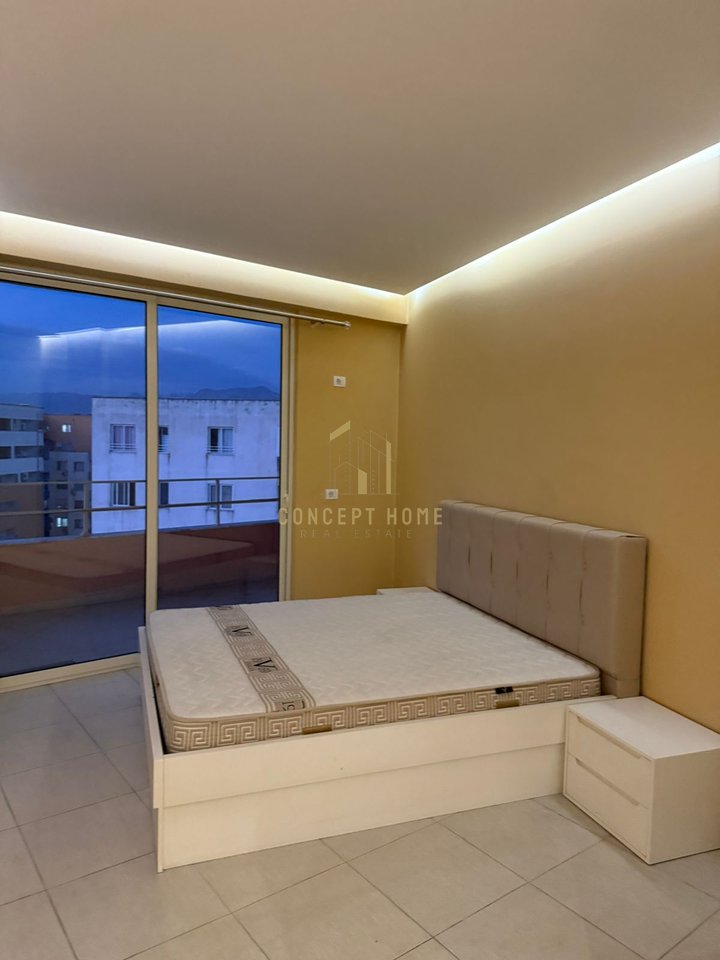 Shitet Apartament ne Astir