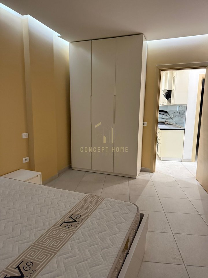 Shitet Apartament ne Astir
