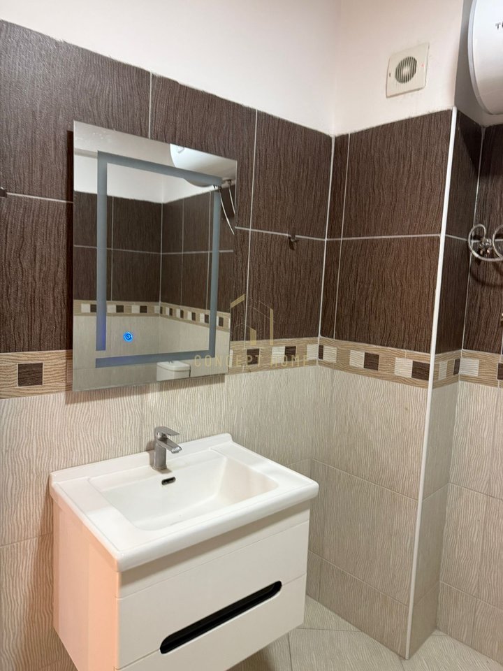 Shitet Apartament ne Astir