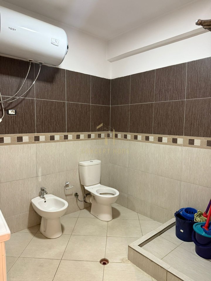 Shitet Apartament ne Astir