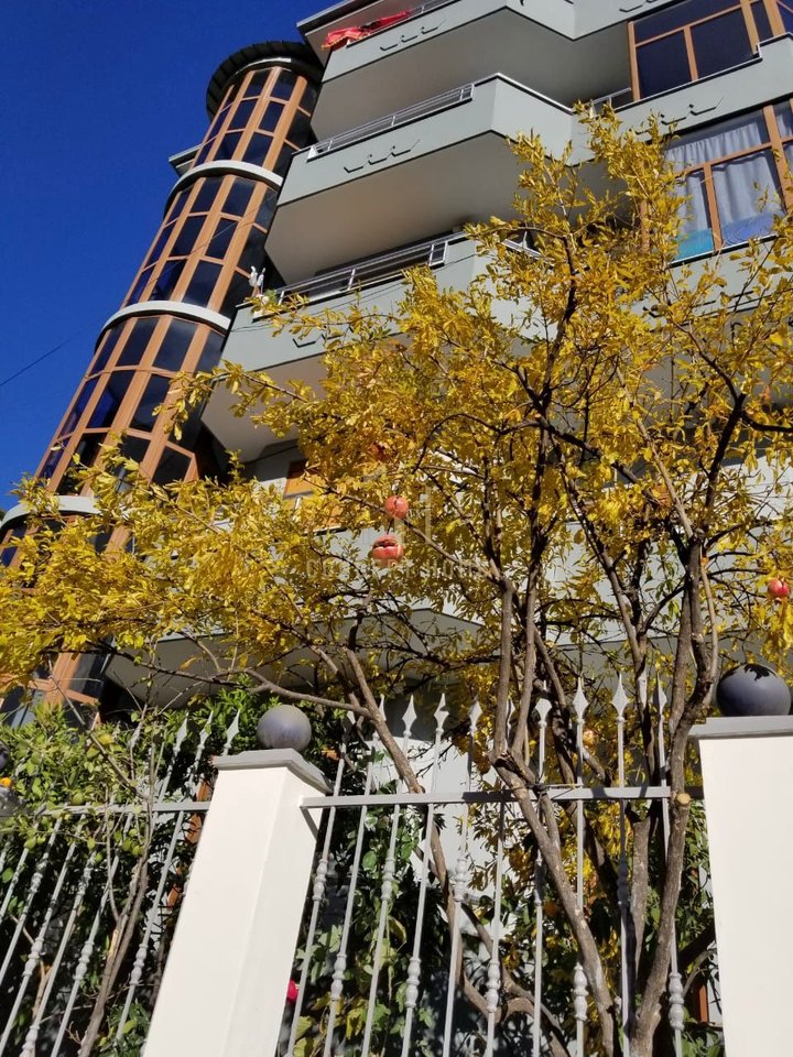 Vilë Me Qira në Selitë, Tiranë - 3000€ | 720 m²