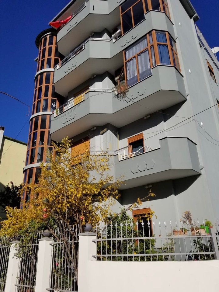Vilë Me Qira në Selitë, Tiranë - 3000€ | 720 m²