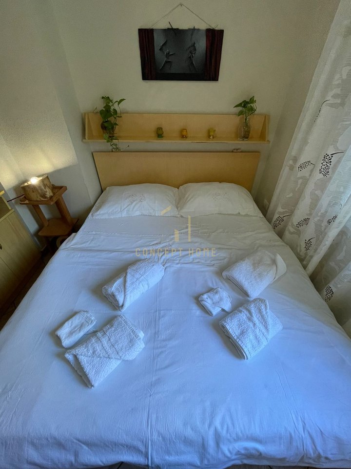 Jepet me qera apartamenti  1+1 Qender
Kati 6 ( me ashensor)