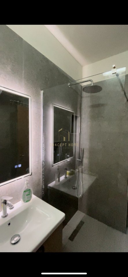 Jepet me qera apartamenti  1+1 Qender
Kati 6 ( me ashensor)