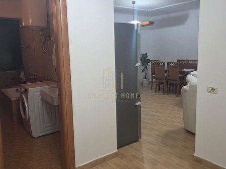Jepet me qera apartament 1+1 Tek Stadiumi Dinamo