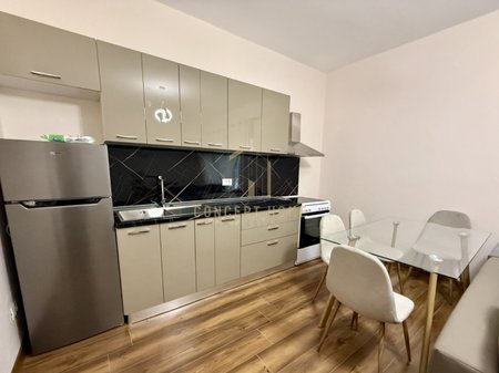 Jepet me qera apartament 1+1 Tek Rruga e Kavajes