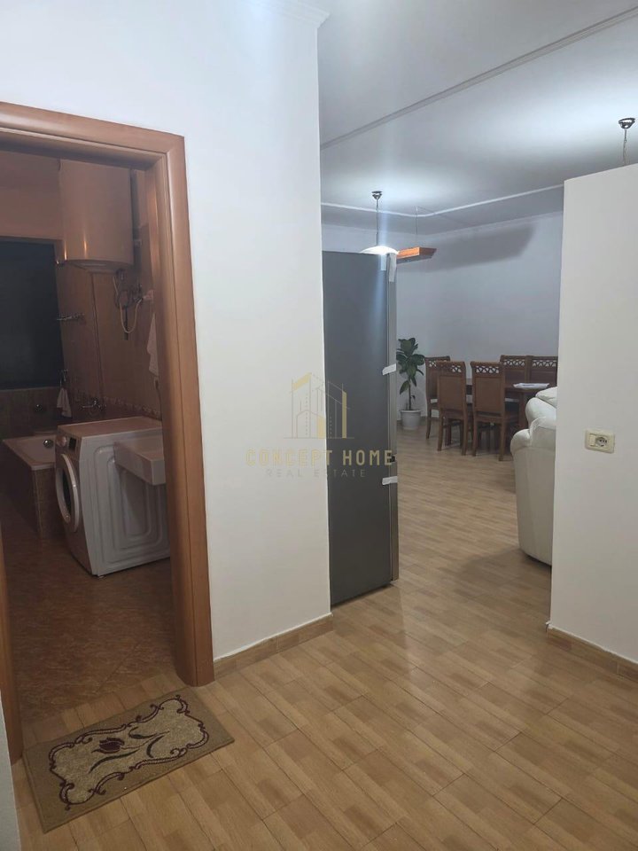 Jepet me qera apartament 1+1 Tek Stadiumi Dinamo