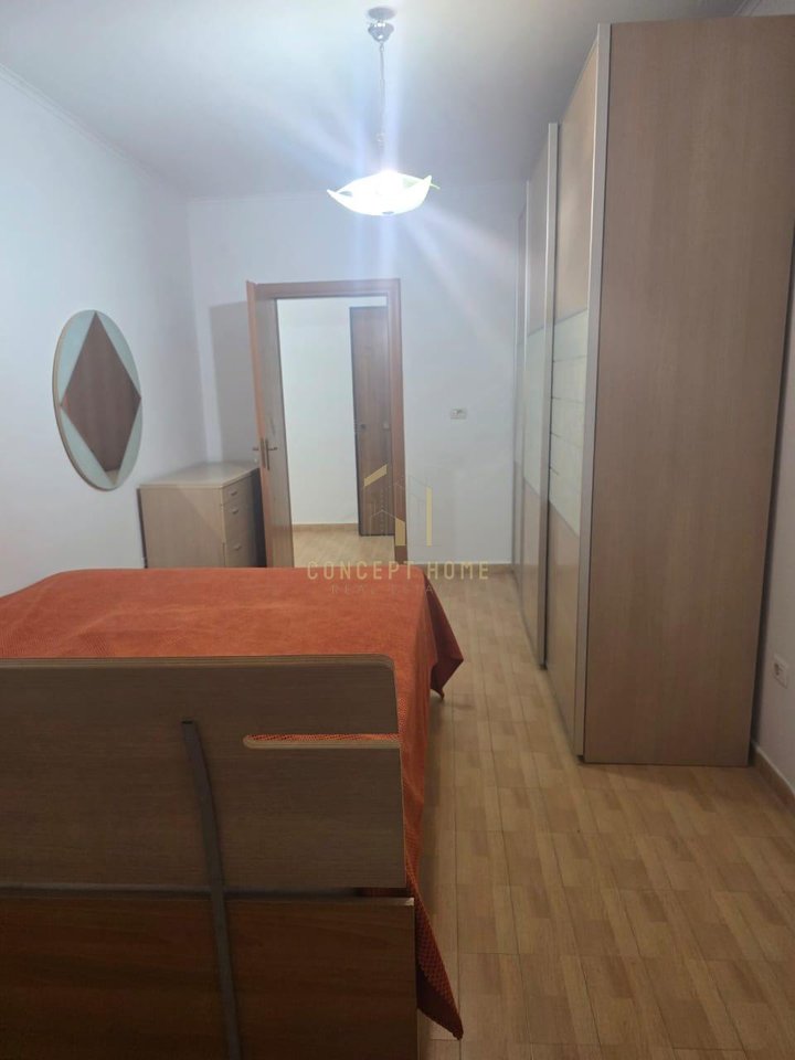 Jepet me qera apartament 1+1 Tek Stadiumi Dinamo