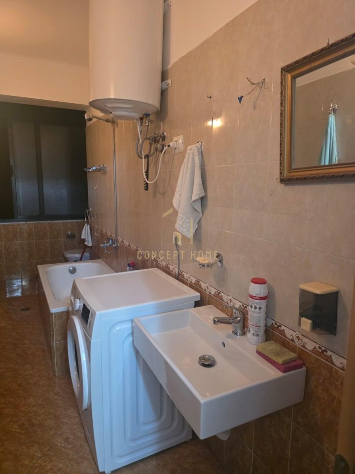Jepet me qera apartament 1+1 Tek Stadiumi Dinamo