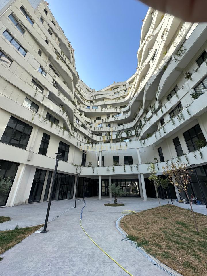 Appartamento di Lusso 2+1+2 in Affitto all'Incrocio Vasil Shanto, Tirana - 1200€ | 100 m²