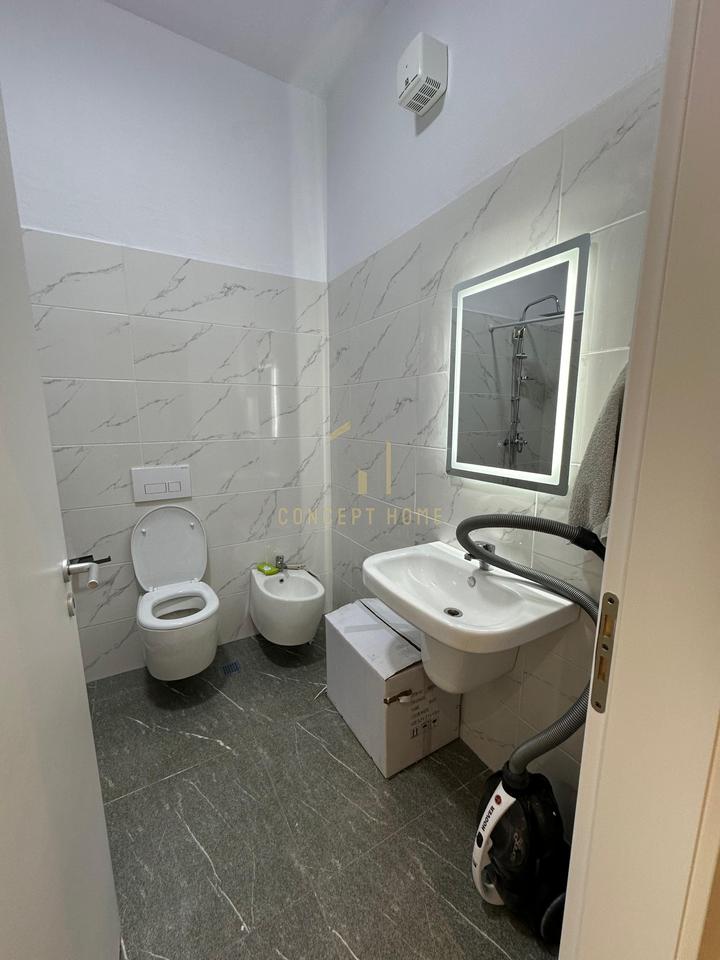 Appartamento di Lusso 2+1+2 in Affitto all'Incrocio Vasil Shanto, Tirana - 1200€ | 100 m²