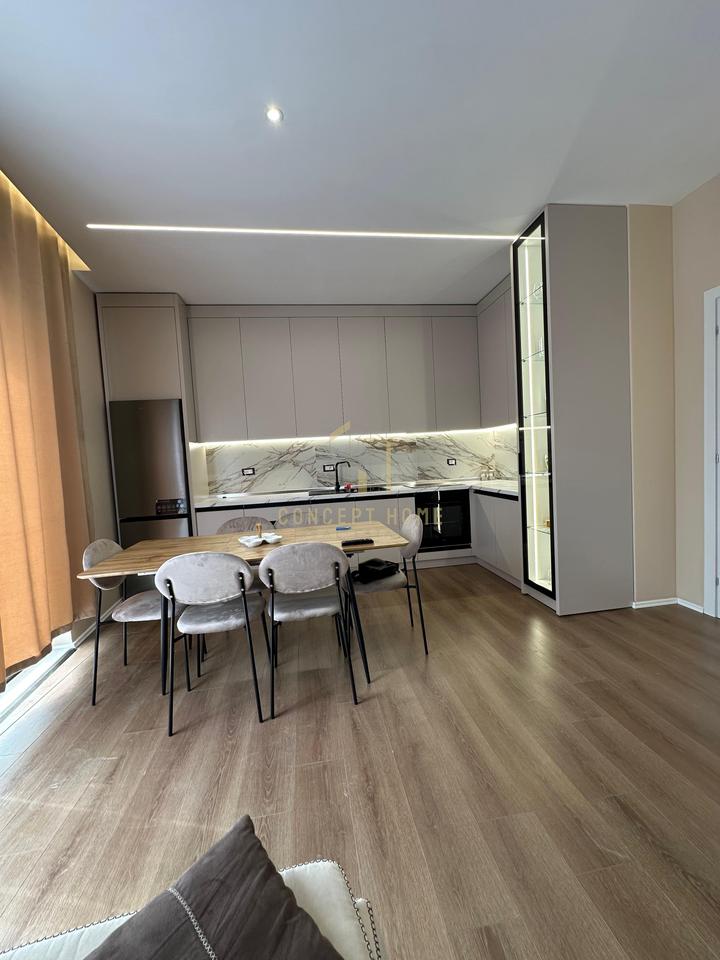 Appartamento di Lusso 2+1+2 in Affitto all'Incrocio Vasil Shanto, Tirana - 1200€ | 100 m²