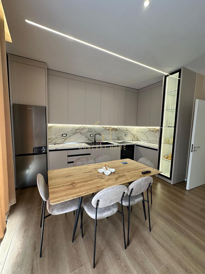 Appartamento di Lusso 2+1+2 in Affitto all'Incrocio Vasil Shanto, Tirana - 1200€ | 100 m²
