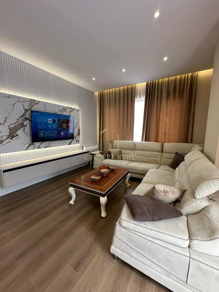 Appartamento di Lusso 2+1+2 in Affitto all'Incrocio Vasil Shanto, Tirana - 1200€ | 100 m²