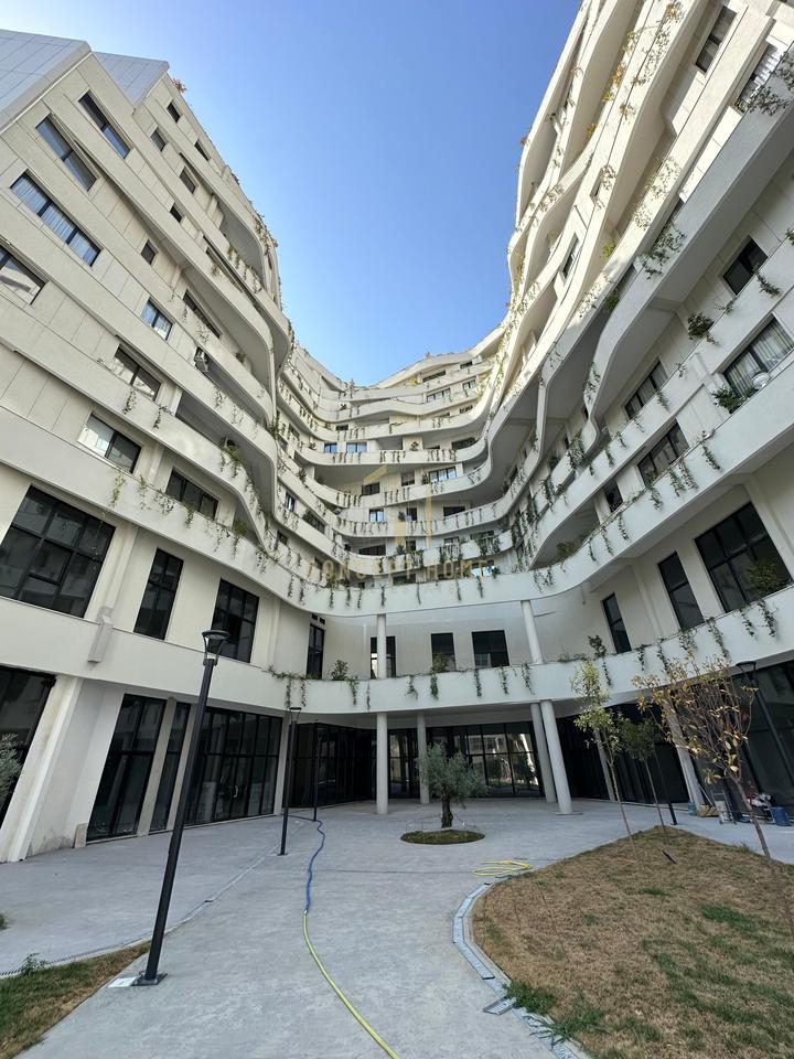 Appartamento di Lusso 2+1+2 in Affitto all'Incrocio Vasil Shanto, Tirana - 1200€ | 100 m²