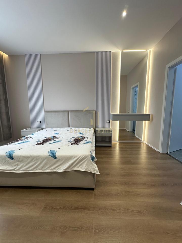 Appartamento di lusso 2+1+2 in affitto al Crocevia Vasil Shanto, Tirana - 1200€ | 115 m²