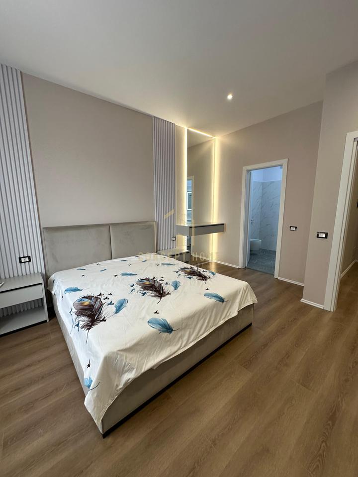 Appartamento di lusso 2+1+2 in affitto al Crocevia Vasil Shanto, Tirana - 1200€ | 115 m²
