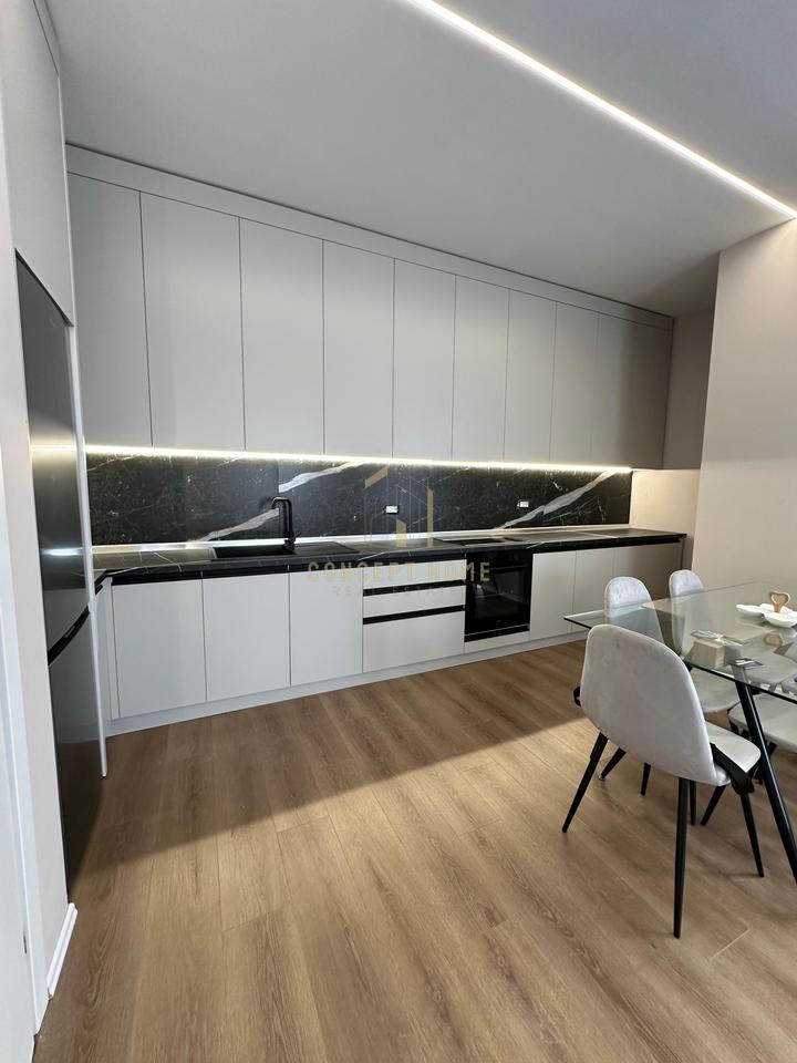 Appartamento di lusso 2+1+2 in affitto al Crocevia Vasil Shanto, Tirana - 1200€ | 115 m²