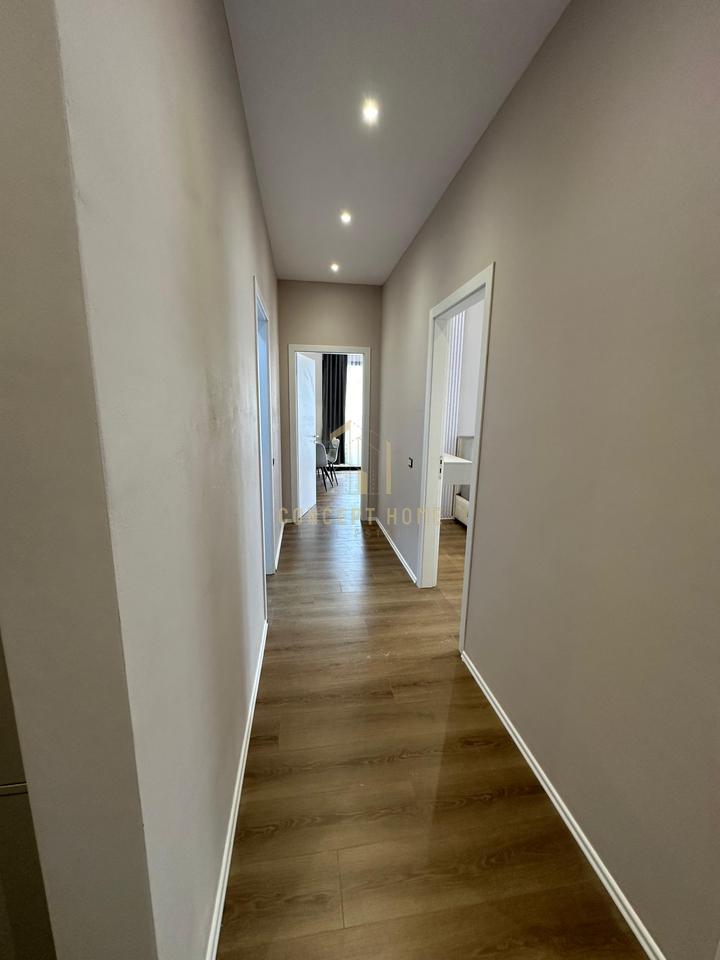 Appartamento di lusso 2+1+2 in affitto al Crocevia Vasil Shanto, Tirana - 1200€ | 115 m²