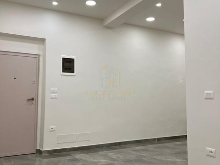 Negozio in vendita vicino allo Stadio Dinamo