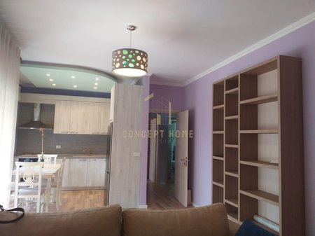 Jepet me qera apartament 1+1 te Pazari i Ri/Cmimi: 700 Euro